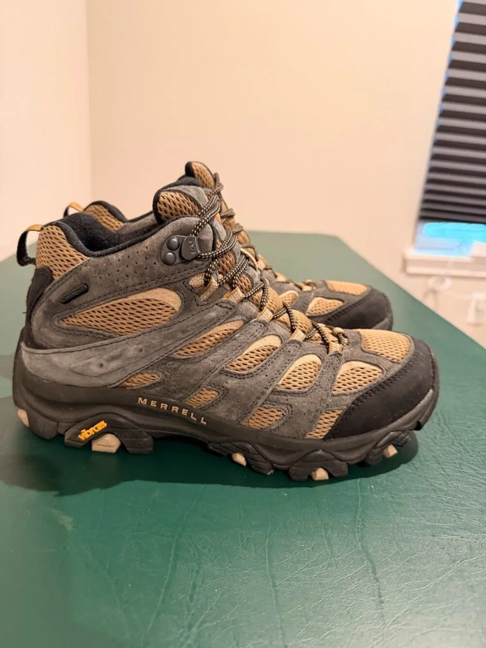 Merrell Moab 3 Mid Waterproof Hiking Boots Men's 8 Wide Butternut/Beluga
